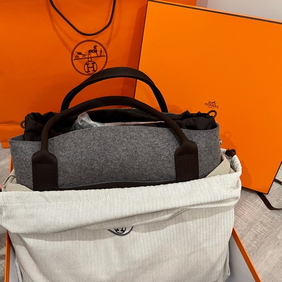 Hermès Beach Travel Grooming Bag. Authentic. Comes with everything! BNIB. - Picture 8 of 14